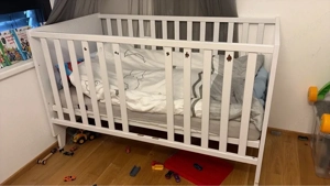 Babybett + Wickeltisch Set mit Matratze & Bettwäsche   400   VB