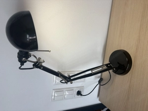 IKEA Schreibtisch mit Schubladen, Lampe und Wandregal   Set Bild 5