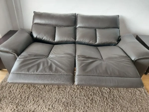  Zweisitzer Ledercouch elektrisch wie Neu  Bild 3