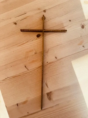 Kreuz aus Messing