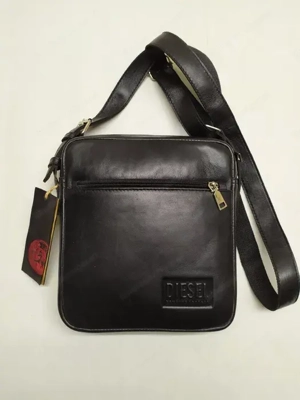 Herren-Ledertasche von Levi's.