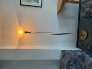 Stehlampe aus Messing mit Glasschirm Bild 4