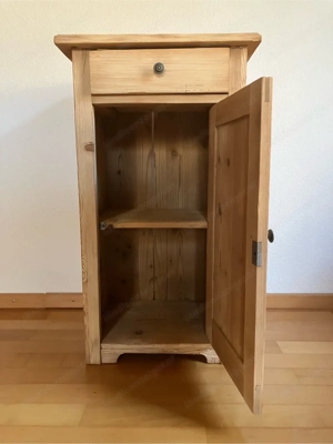 Nachtkästchen Bild 2