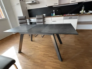 Tisch mit Sitzbank und 2 Stühlen Bild 4