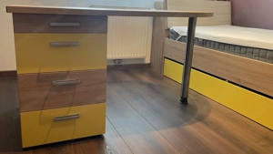 Schreibtisch und Bett mit Ausziehbett zu verkaufen