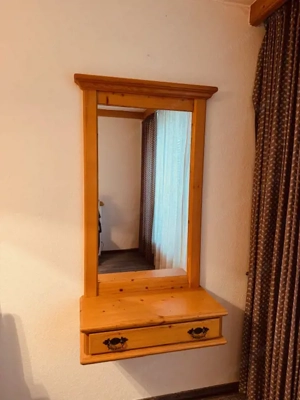 Gardarobenablage oder Schminktisch Bild 3