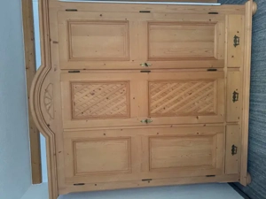 Kleiderschrank aus massivem Fichtenholz Bild 2