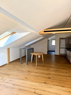 Vermiete ab 01. April neue 2-Zimmer DG-Wohnung in Braz