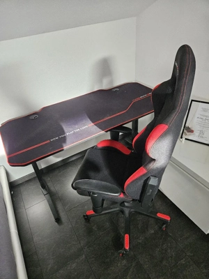 PC Gamingtisch mit Stuhl