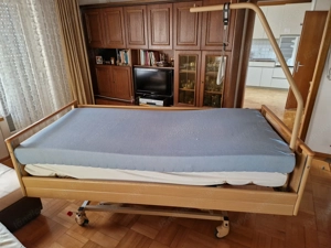 hochwertiges Pflegebett elektrisch Bild 2