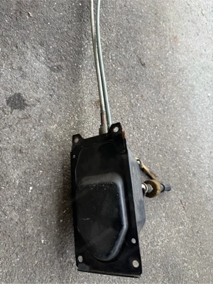 VW Golf 3 Schaltkulisse mit Schalthebel und Schaltseilen Bild 2