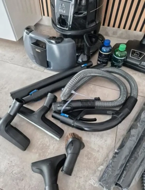 Hyla Staubsauger mit Wasserfiltration+ Zubehör Bild 3
