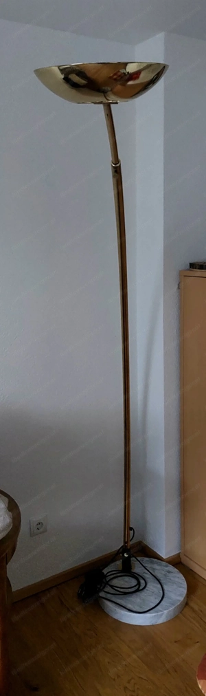 Verschenke Stehlampe