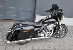 Harley Davidson Street Glide FLHX Bild 4