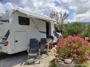 Knaus Live Wave 650 mg mit Hubbett und Festbett Bild 8