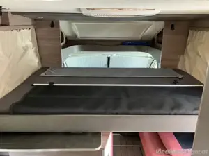 Knaus Live Wave 650 mg mit Hubbett und Festbett Bild 4