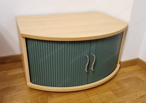 Kasten mit halbrunder Front und Schiebetüren