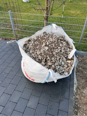 Frostkoffer ca 1m3. GRATIS.( gemischt, grob) Bild 3