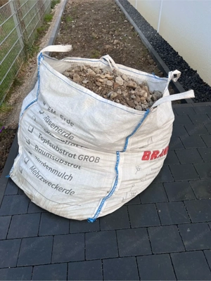 Frostkoffer ca 1m3. GRATIS.( gemischt, grob) Bild 2