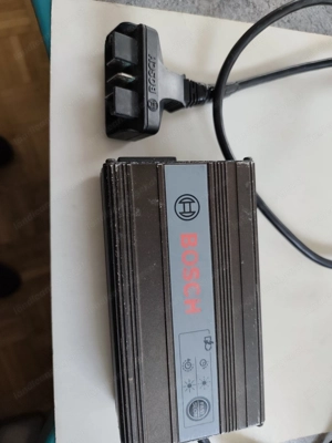 Bosch Ladegerät für Ebike. Bild 3