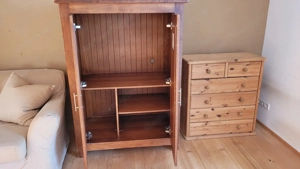 Schrank Vollholz Bild 2
