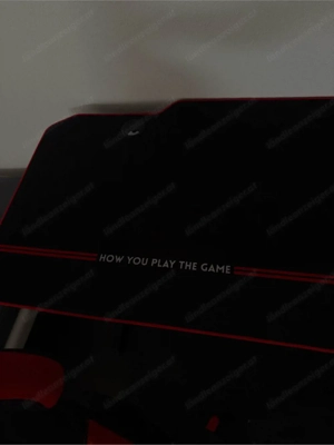 DX Racer Gamingstuhl Tisch Bild 2