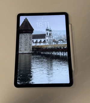 Apple iPad Air 4 (64GB, sky blue) mit Apple Pencil (2. Gen) und Logitech Folio Touch Bild 6