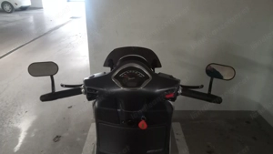 Vespa 300 GTS Super Bild 2