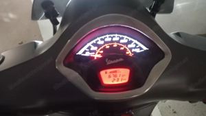 Vespa 300 GTS Super Bild 4