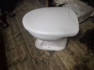 wc mit brille neu Bild 2