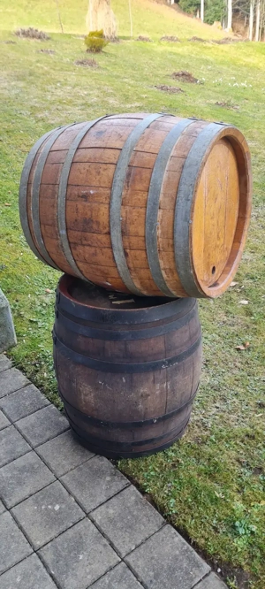 Alte Eichen Mostfässer