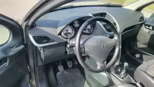 Peugeot 207 Bild 8
