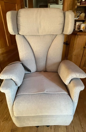 Elektrischer Aufstehsessel UNGEBRAUCHT Bild 2