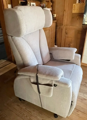 Elektrischer Aufstehsessel UNGEBRAUCHT