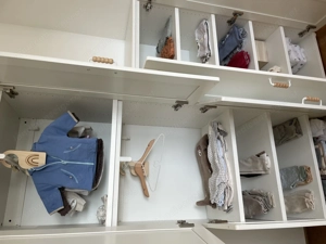 Wickelkommode und Kleiderschrank  Bild 4