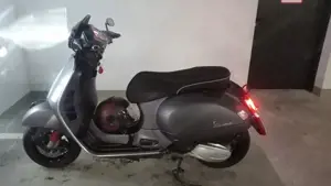 Vespa 300 GTS Super Bild 2