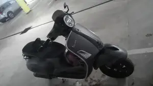 Vespa 300 GTS Super Bild 4