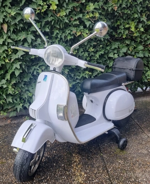 Kinder Elektroroller, Vespa Piaggio Bild 2