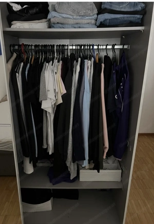 Kleiderschrank mit Schiebetür und Spiegel Bild 2