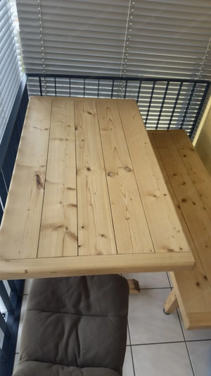 Massiver Holztisch mit Sitzbank & Stuhl Bild 3