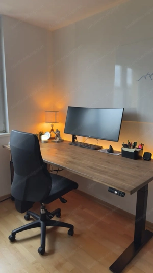 Elektrischer Stehschreibtisch mit Massivholzplatte (Akazie) + Bürostuhl Bild 3