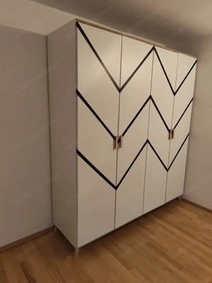 Kleiderschrank Bild 2