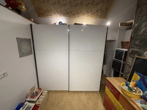 Schwebetürenschrank Weiß Hochglanz   sehr guter Zustand Bild 2