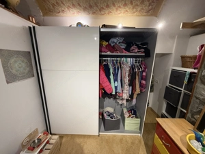 Schwebetürenschrank Weiß Hochglanz   sehr guter Zustand Bild 3