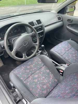 Mazda 323  Bild 4