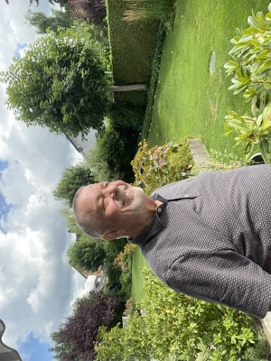 aufgestellte Partnerin 