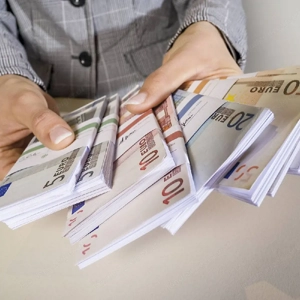 Wir bieten Finanzierungen an: Investitionen von 10.000   bis 97.000.000  