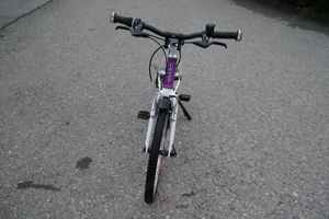 Kinderfahrrad Woom 4 Violett mit Seitenständer und Schutzblechen Bild 2