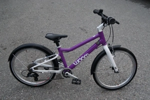 Kinderfahrrad Woom 4 Violett mit Seitenständer und Schutzblechen Bild 6