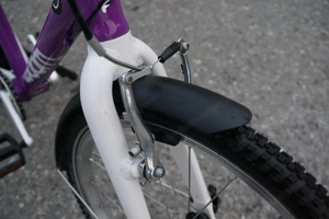 Kinderfahrrad Woom 4 Violett mit Seitenständer und Schutzblechen Bild 5